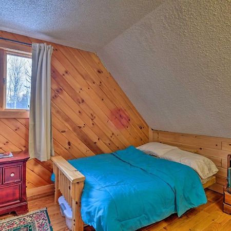 Secluded Johnsburg Retreat With Hot Tub And Fire Pit Villa Bagian luar foto