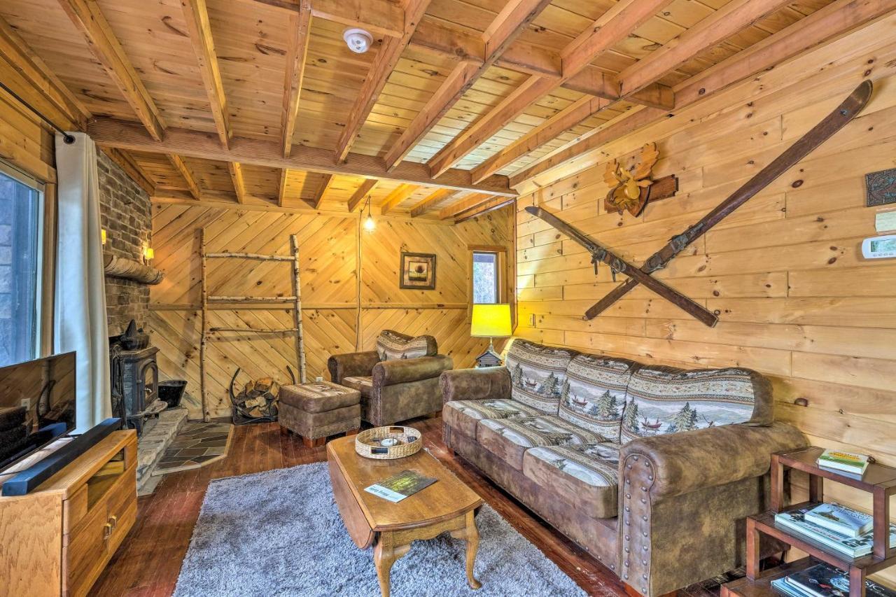 Secluded Johnsburg Retreat With Hot Tub And Fire Pit Villa Bagian luar foto