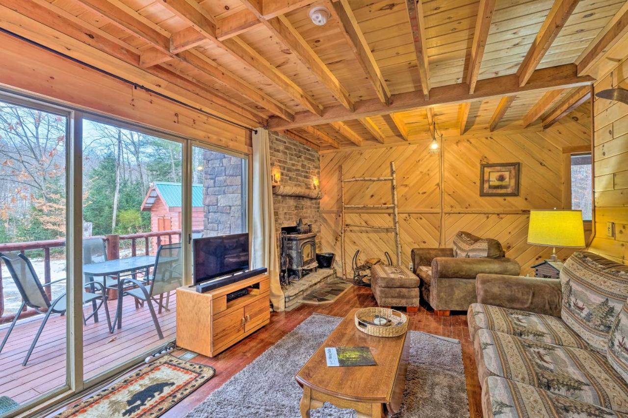 Secluded Johnsburg Retreat With Hot Tub And Fire Pit Villa Bagian luar foto