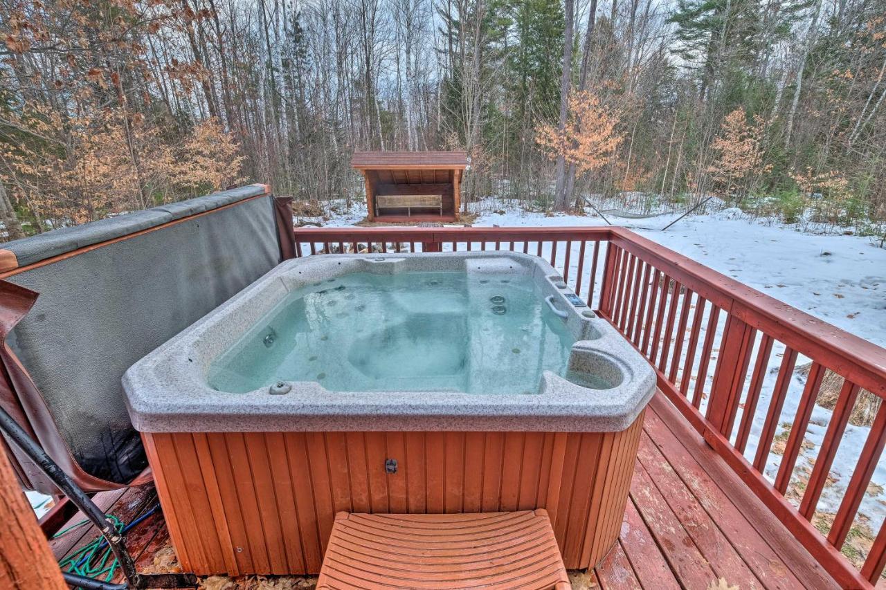 Secluded Johnsburg Retreat With Hot Tub And Fire Pit Villa Bagian luar foto