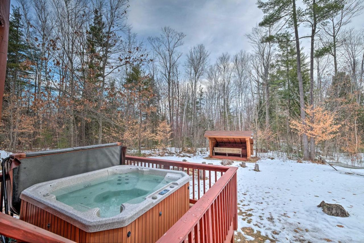 Secluded Johnsburg Retreat With Hot Tub And Fire Pit Villa Bagian luar foto