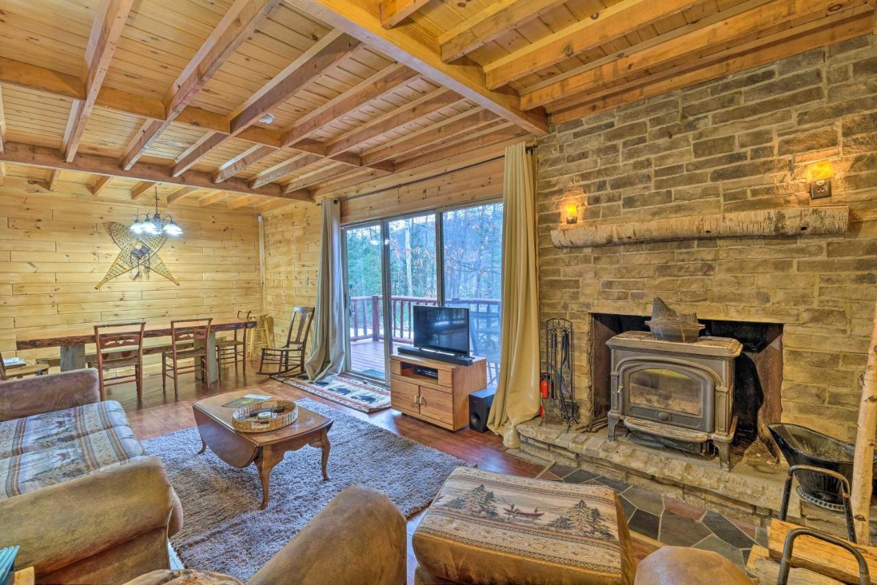 Secluded Johnsburg Retreat With Hot Tub And Fire Pit Villa Bagian luar foto