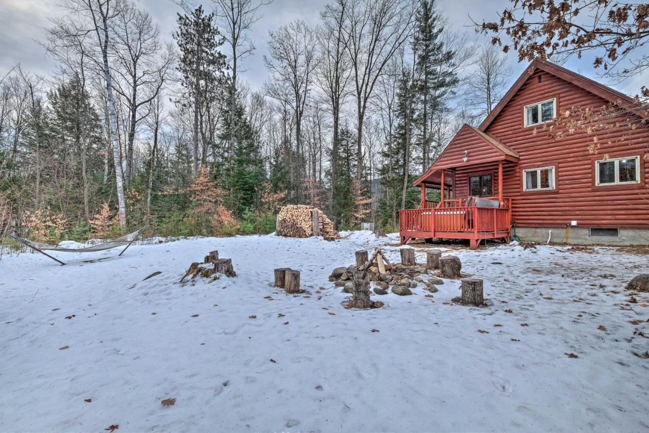 Secluded Johnsburg Retreat With Hot Tub And Fire Pit Villa Bagian luar foto