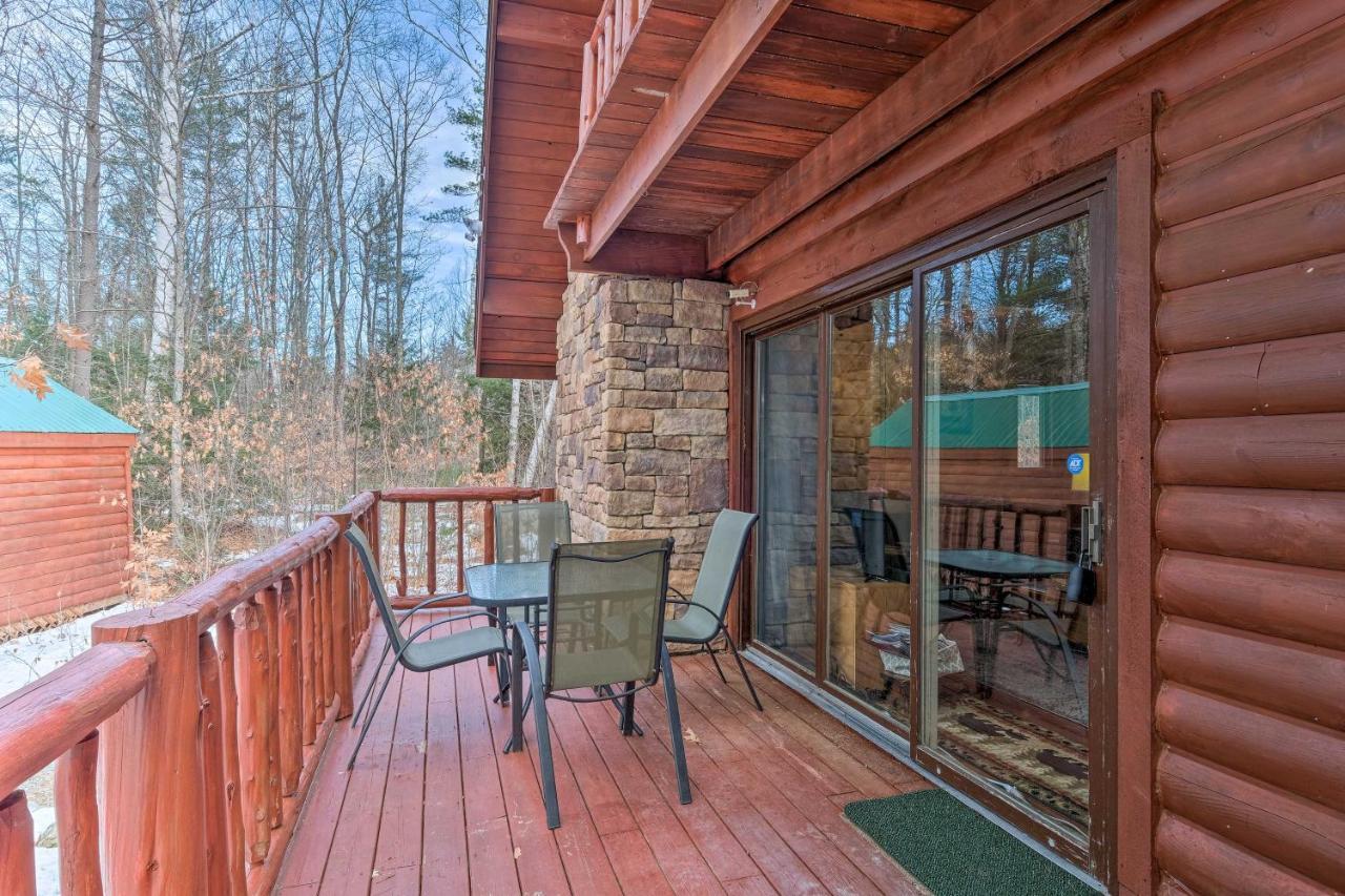 Secluded Johnsburg Retreat With Hot Tub And Fire Pit Villa Bagian luar foto
