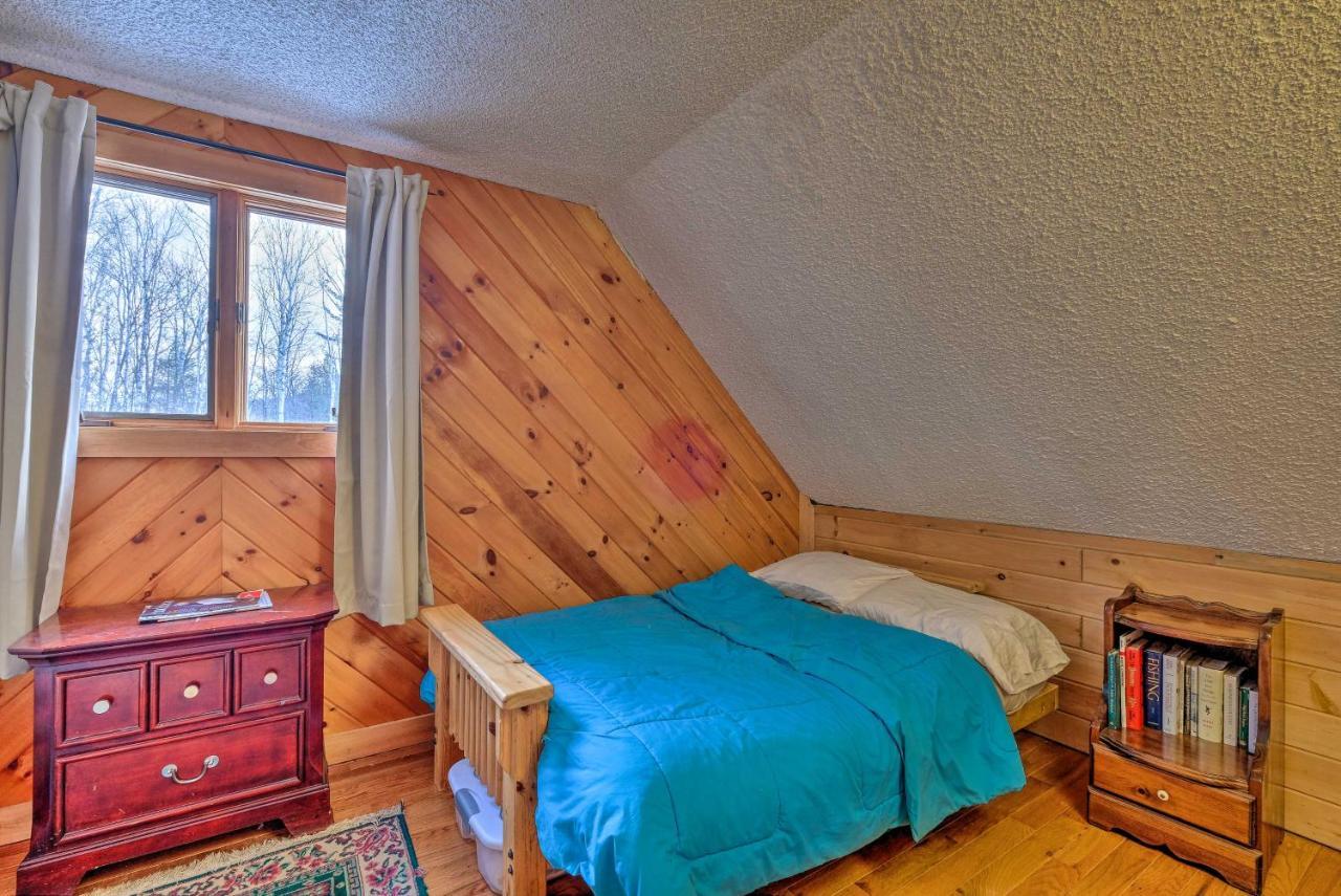 Secluded Johnsburg Retreat With Hot Tub And Fire Pit Villa Bagian luar foto