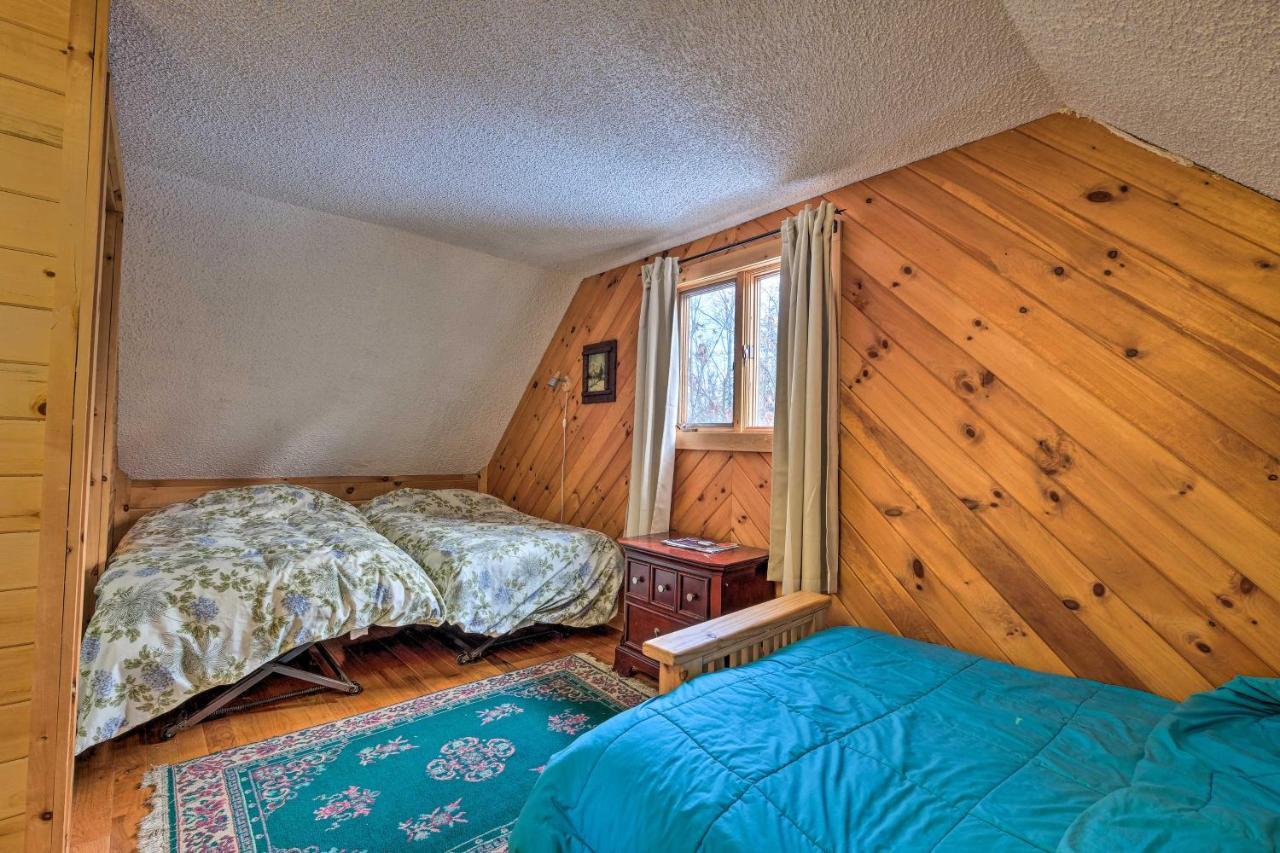 Secluded Johnsburg Retreat With Hot Tub And Fire Pit Villa Bagian luar foto
