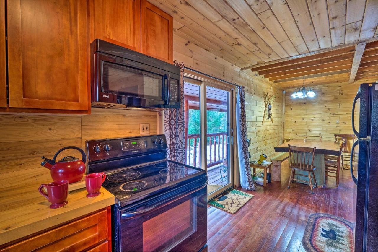 Secluded Johnsburg Retreat With Hot Tub And Fire Pit Villa Bagian luar foto