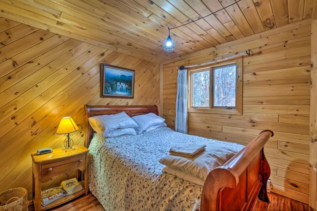 Secluded Johnsburg Retreat With Hot Tub And Fire Pit Villa Bagian luar foto