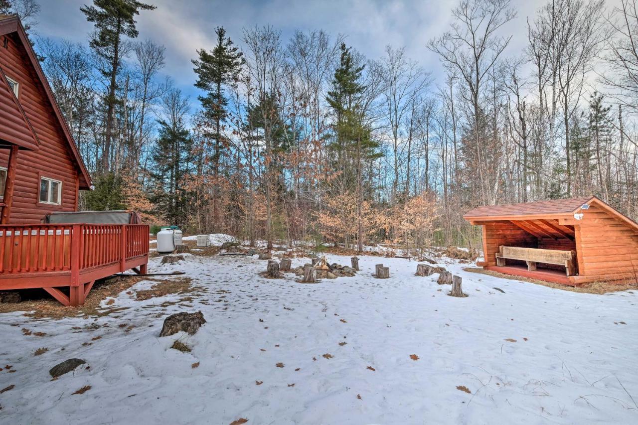 Secluded Johnsburg Retreat With Hot Tub And Fire Pit Villa Bagian luar foto