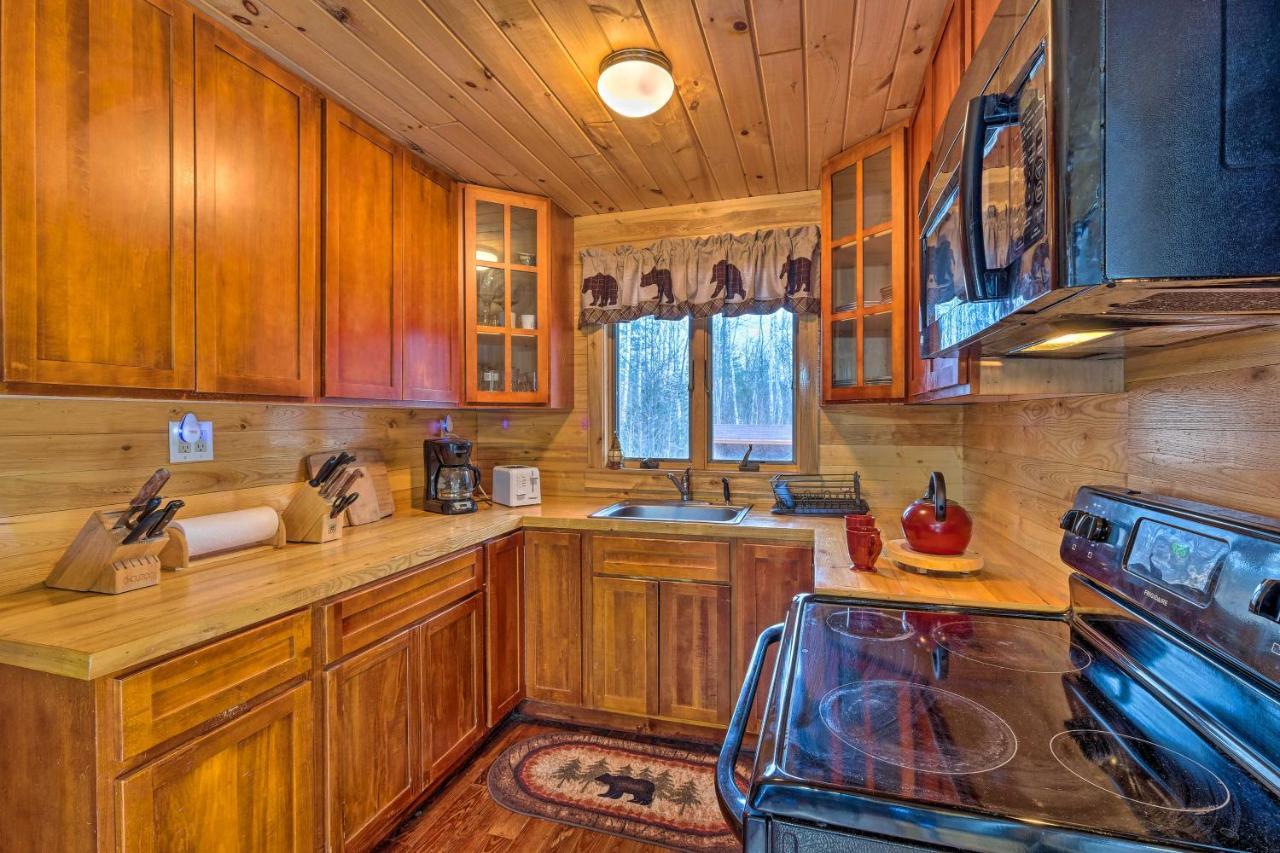 Secluded Johnsburg Retreat With Hot Tub And Fire Pit Villa Bagian luar foto