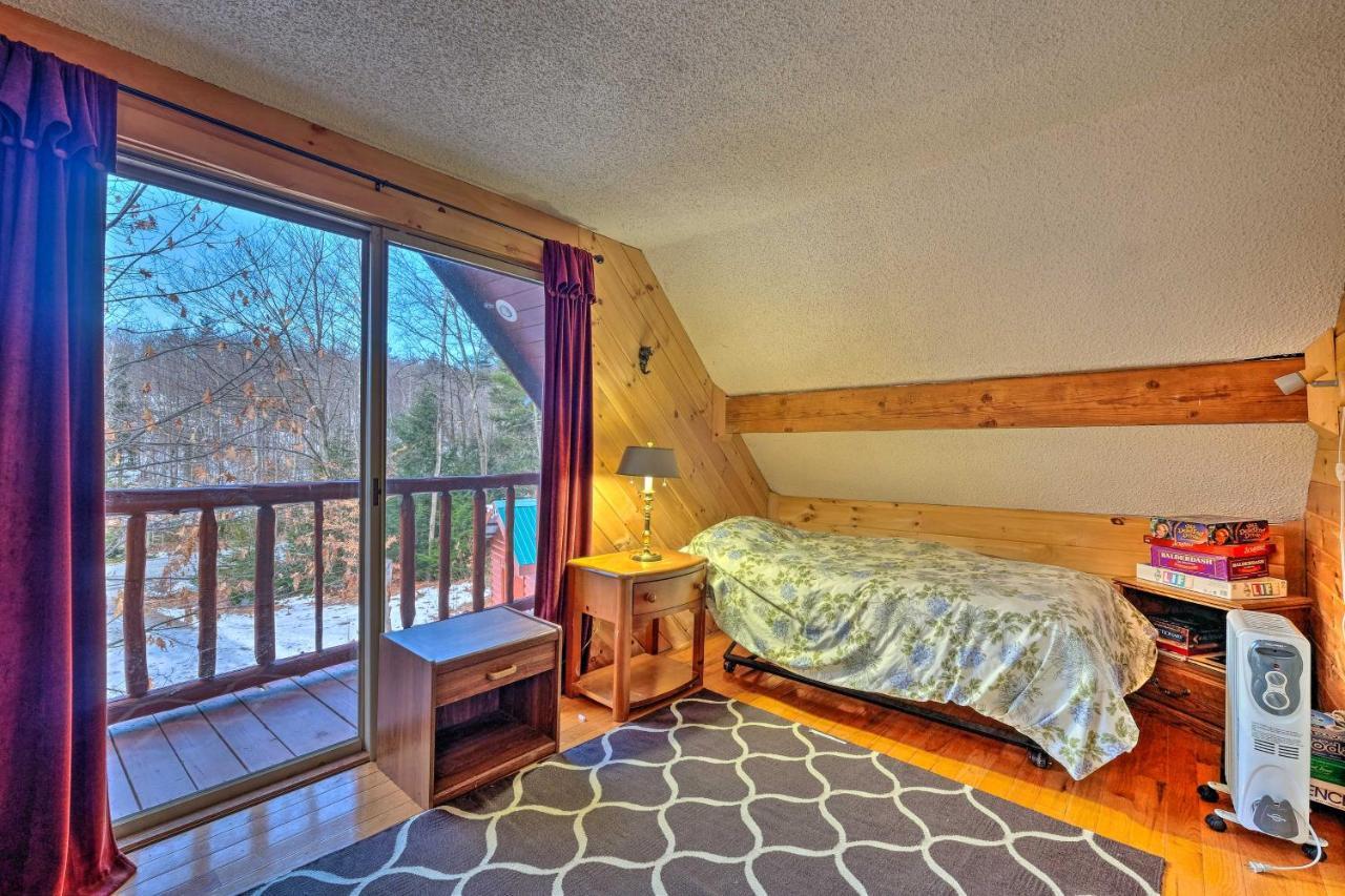 Secluded Johnsburg Retreat With Hot Tub And Fire Pit Villa Bagian luar foto