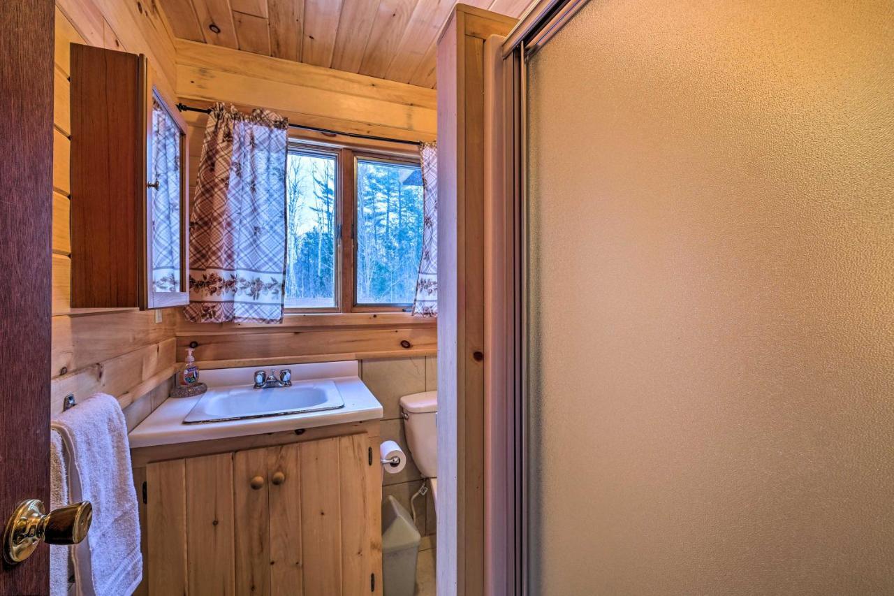 Secluded Johnsburg Retreat With Hot Tub And Fire Pit Villa Bagian luar foto